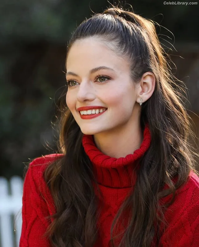 Mackenzie Foy photo 1 of 91