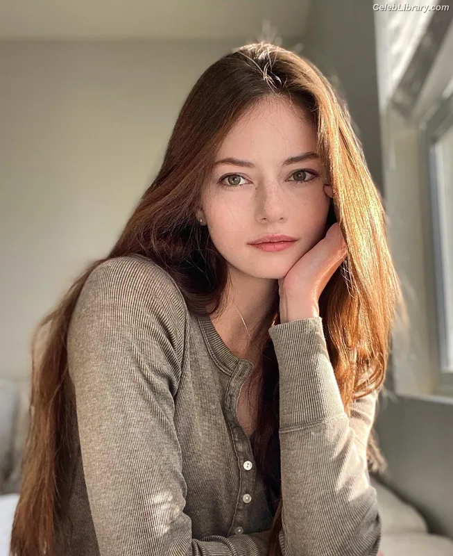 Mackenzie Foy photo 3 of 91