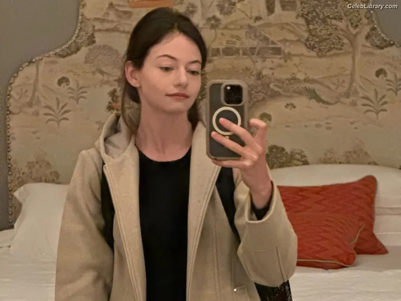 Mackenzie Foy photo 6 of 91