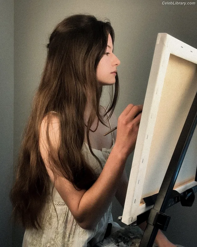 Mackenzie Foy photo 9 of 91