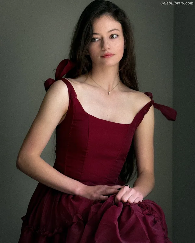 Mackenzie Foy photo 11 of 91
