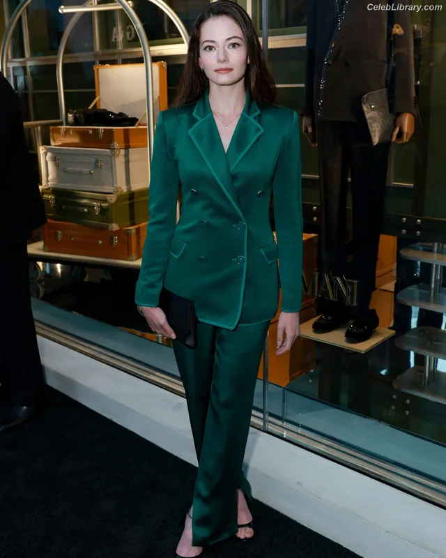 Mackenzie Foy photo 13 of 91