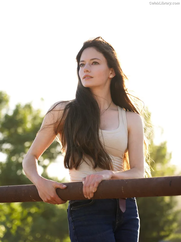 Mackenzie Foy photo 16 of 91