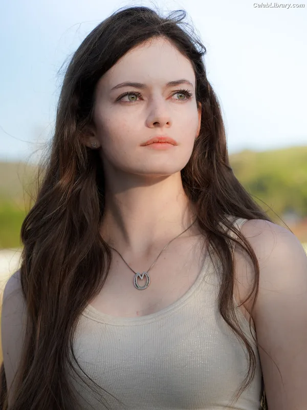 Mackenzie Foy photo 18 of 91