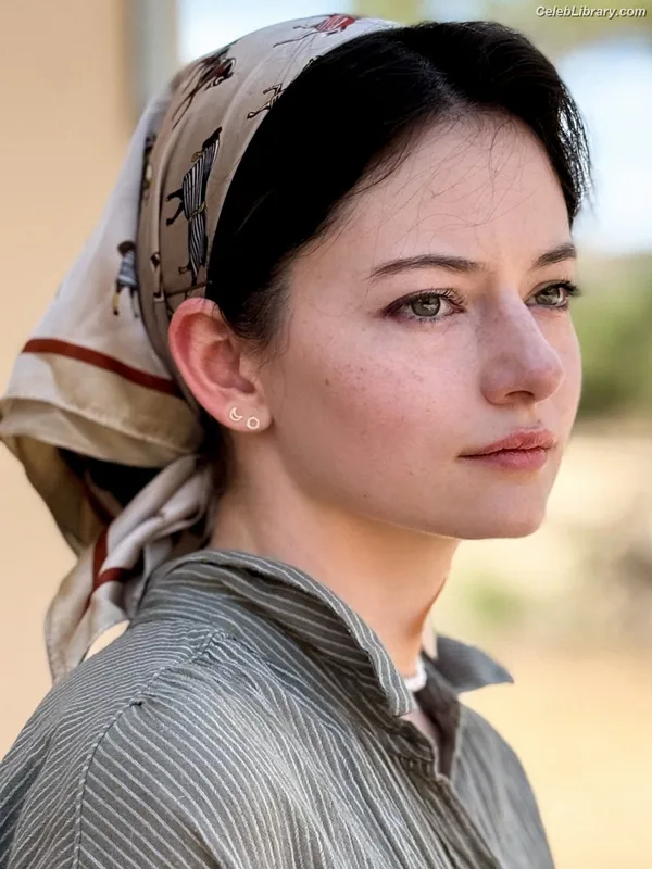Mackenzie Foy photo 19 of 91