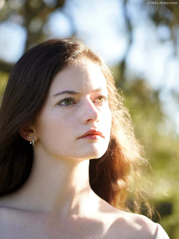Mackenzie Foy photo 22 of 91