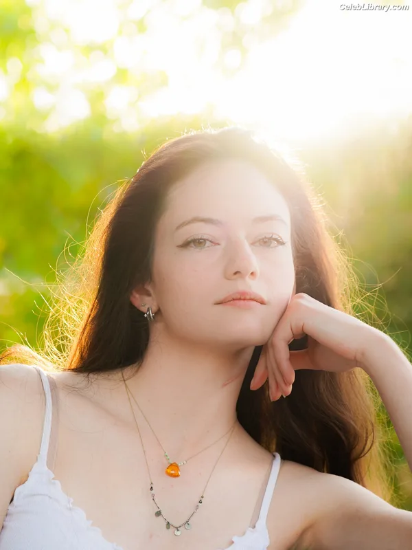 Mackenzie Foy photo 2 of 91