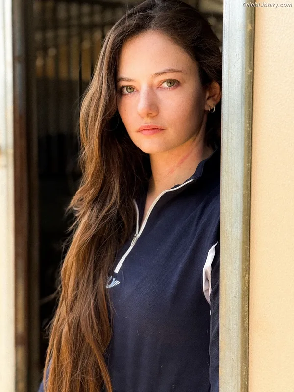 Mackenzie Foy photo 3 of 91