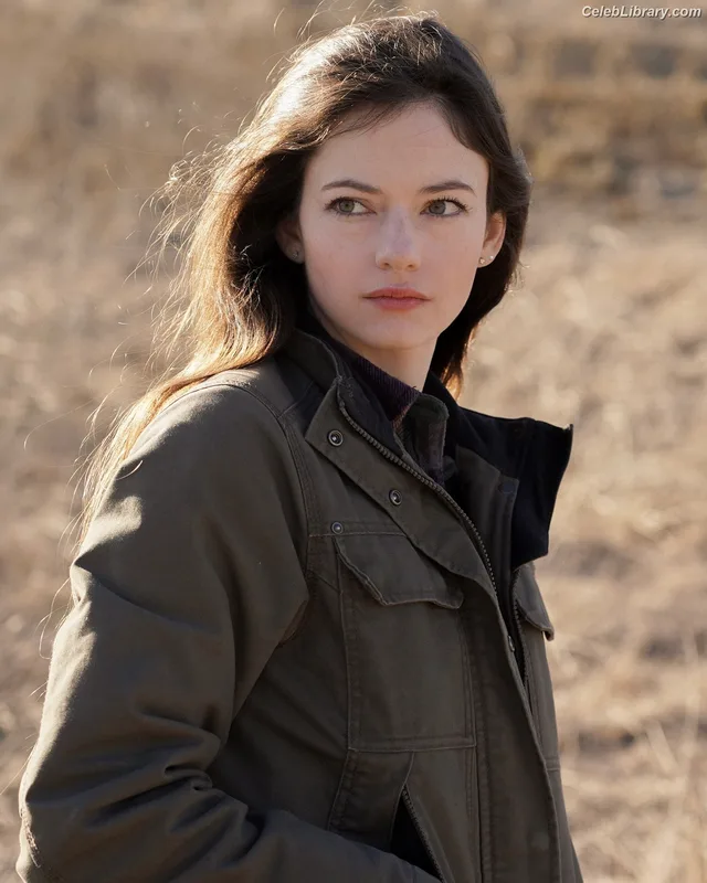 Mackenzie Foy photo 12 of 91