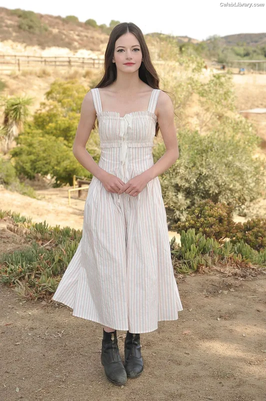 Mackenzie Foy photo 15 of 91