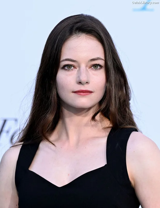 Mackenzie Foy photo 17 of 91