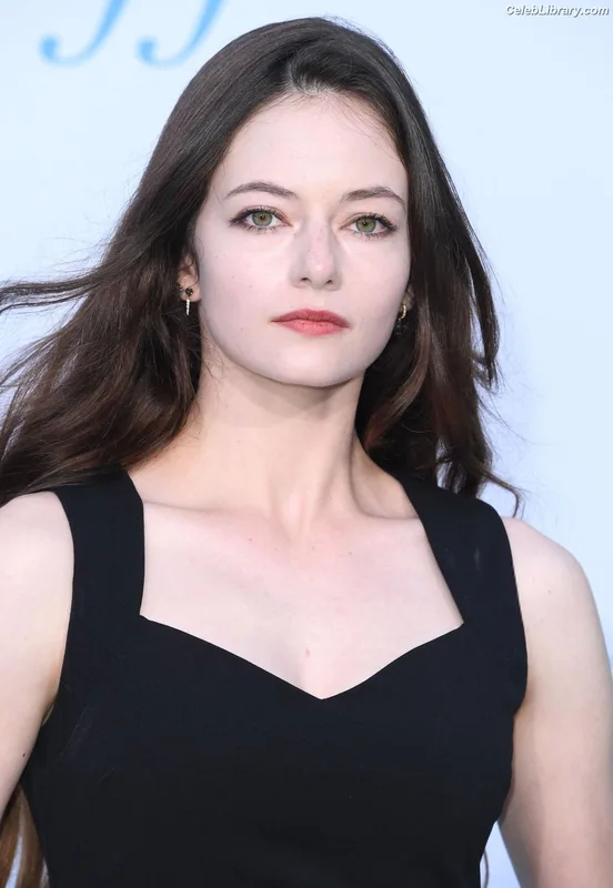 Mackenzie Foy photo 22 of 91