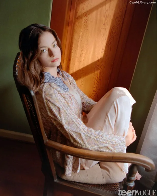 Mackenzie Foy photo 5 of 91
