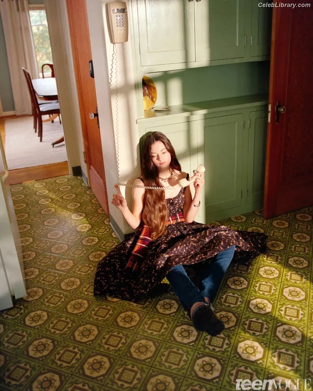Mackenzie Foy photo 7 of 91