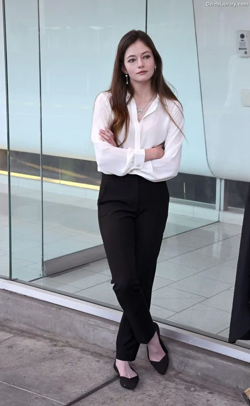 Mackenzie Foy photo 8 of 91