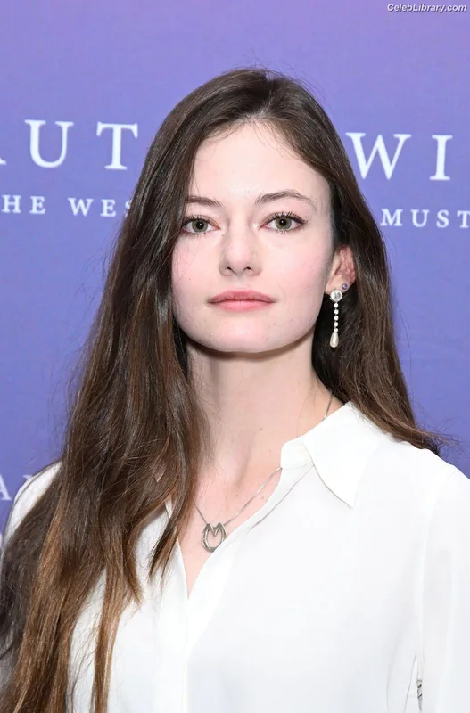 Mackenzie Foy photo 9 of 91