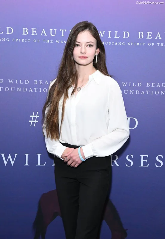 Mackenzie Foy photo 10 of 91