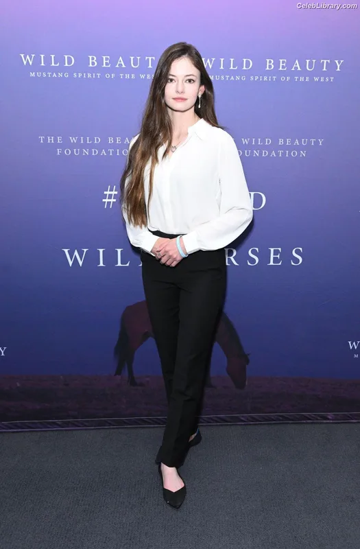 Mackenzie Foy photo 11 of 91