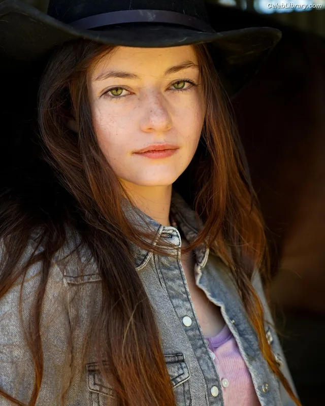 Mackenzie Foy photo 12 of 91