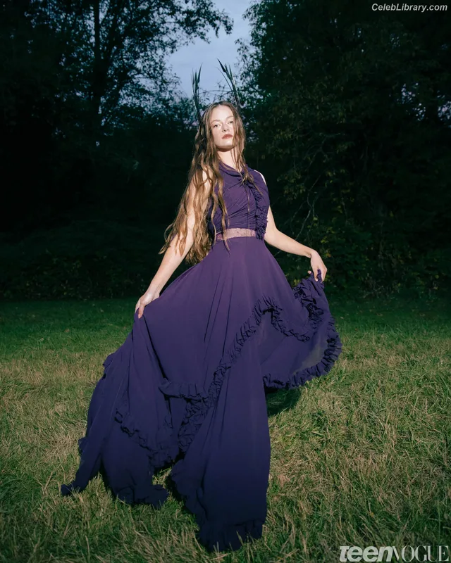 Mackenzie Foy photo 22 of 91