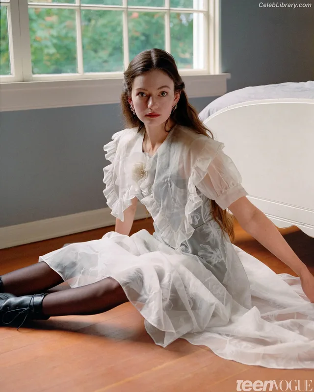 Mackenzie Foy photo 23 of 91