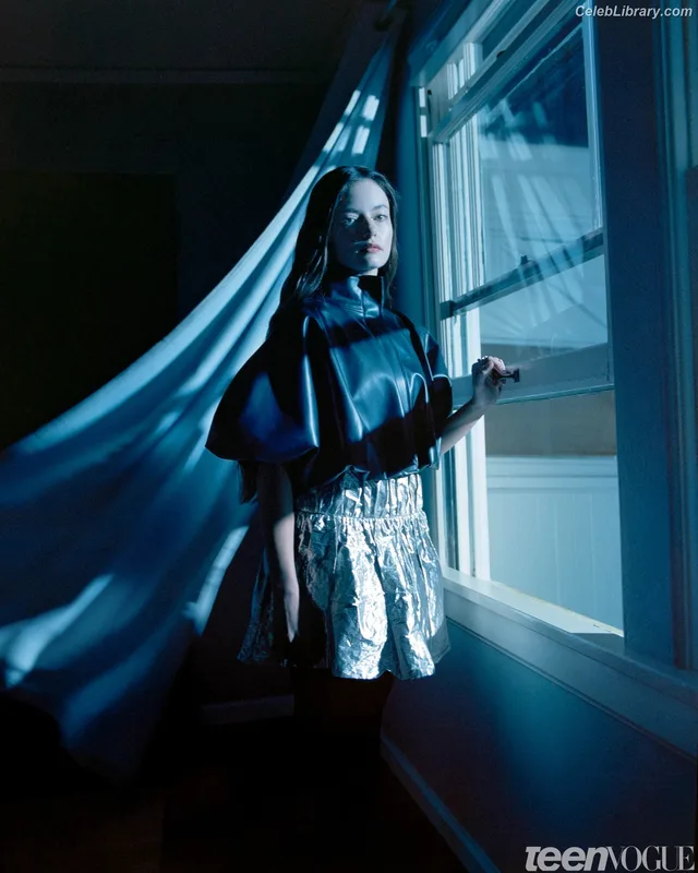 Mackenzie Foy photo 24 of 91