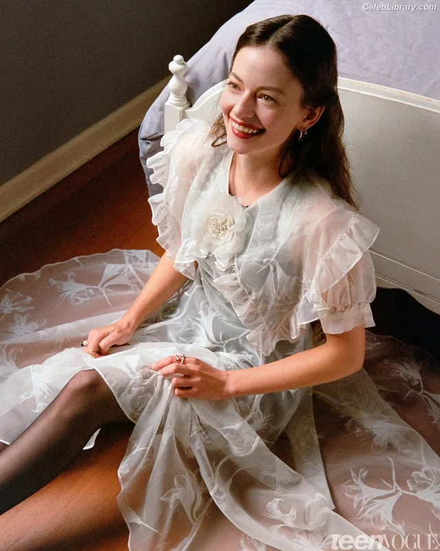 Mackenzie Foy photo 1 of 91