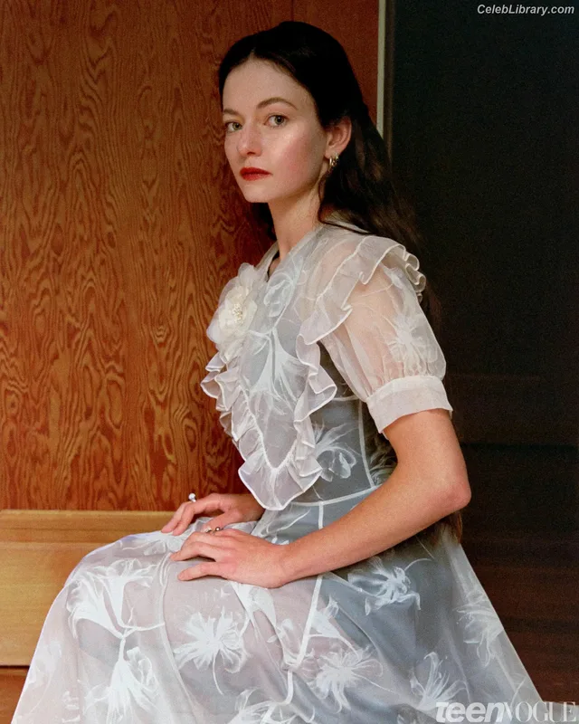 Mackenzie Foy photo 2 of 91