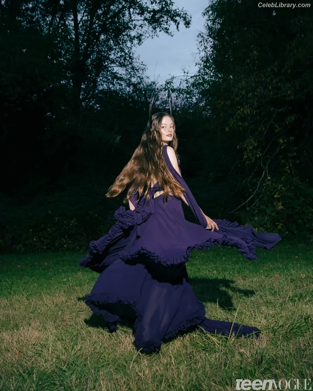 Mackenzie Foy photo 8 of 91