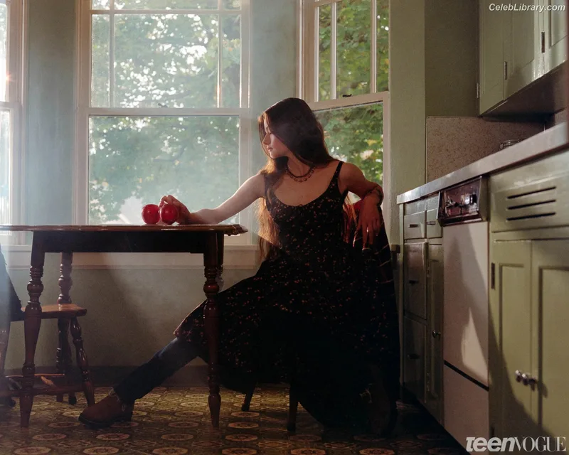 Mackenzie Foy photo 9 of 91