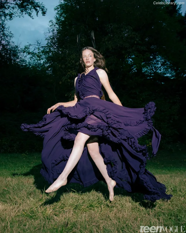 Mackenzie Foy photo 11 of 91