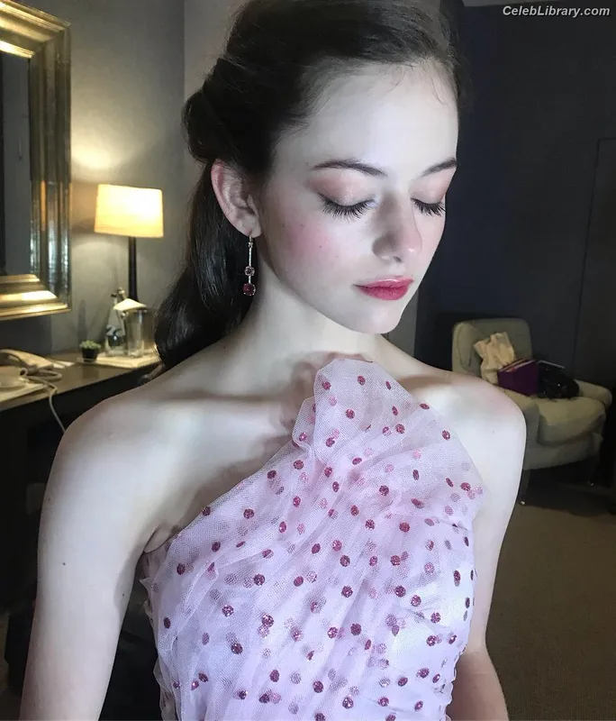Mackenzie Foy photo 17 of 91