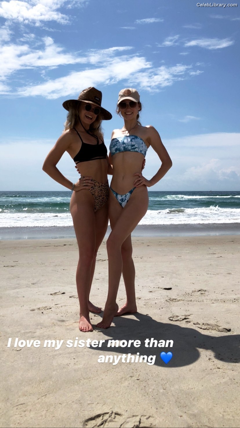 Mackenzie Lintz photo 4 of 90