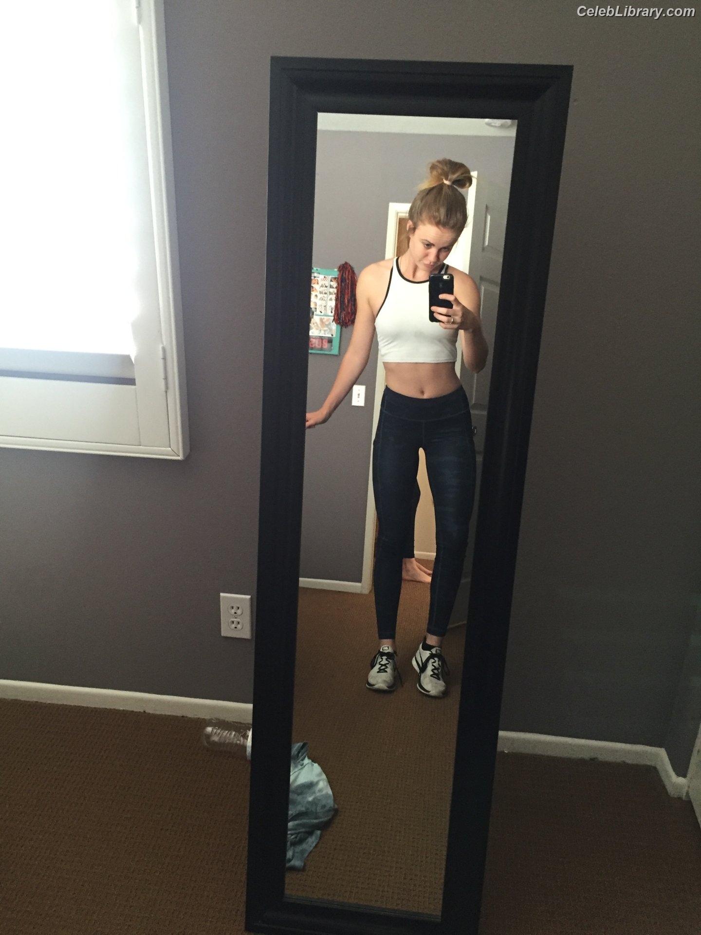 Mackenzie Lintz photo 18 of 90