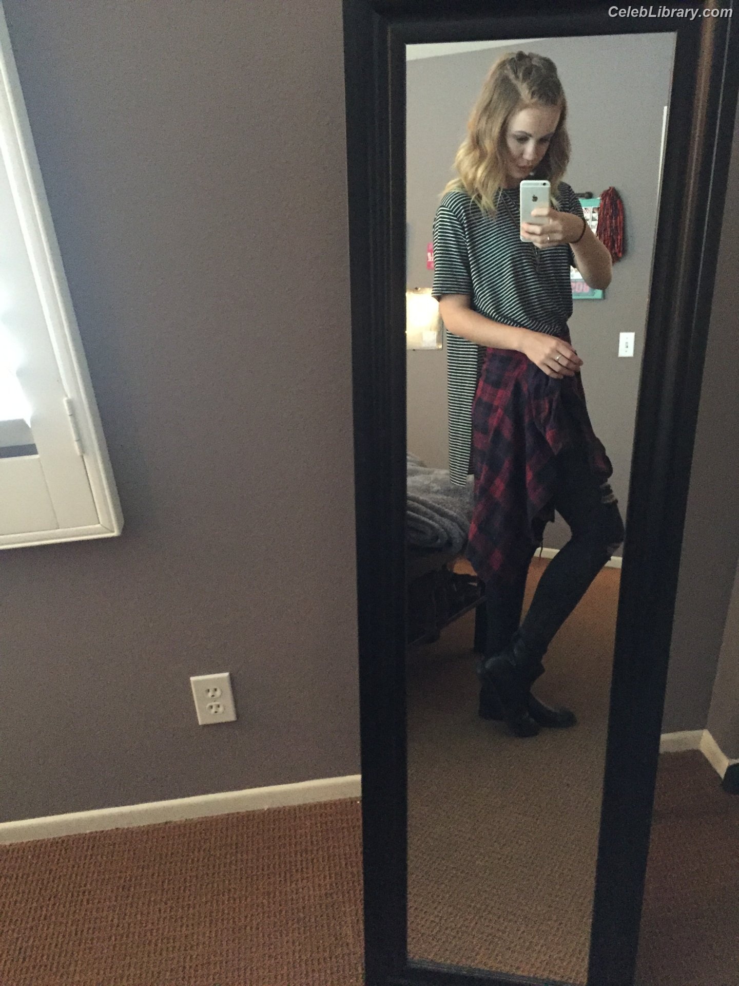 Mackenzie Lintz photo 19 of 90