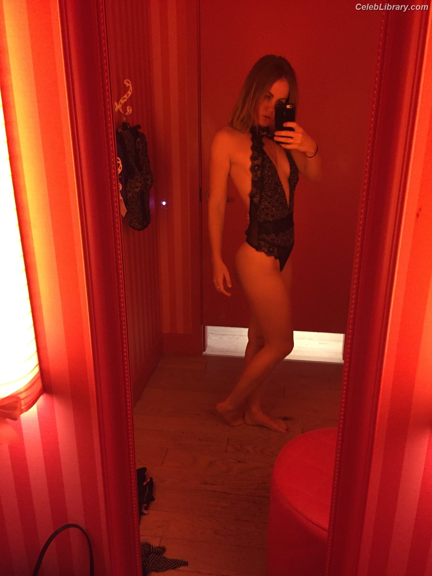 Mackenzie Lintz photo 17 of 90