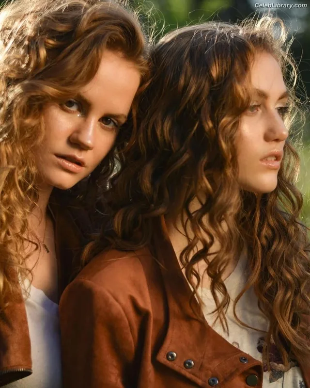 Mackenzie Lintz photo 14 of 90