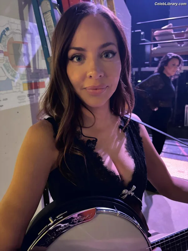 MacKenzie Porter photo 19 of 38