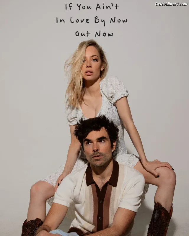 MacKenzie Porter photo 2 of 38