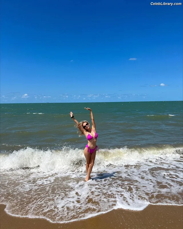 MacKenzie Porter photo 6 of 38