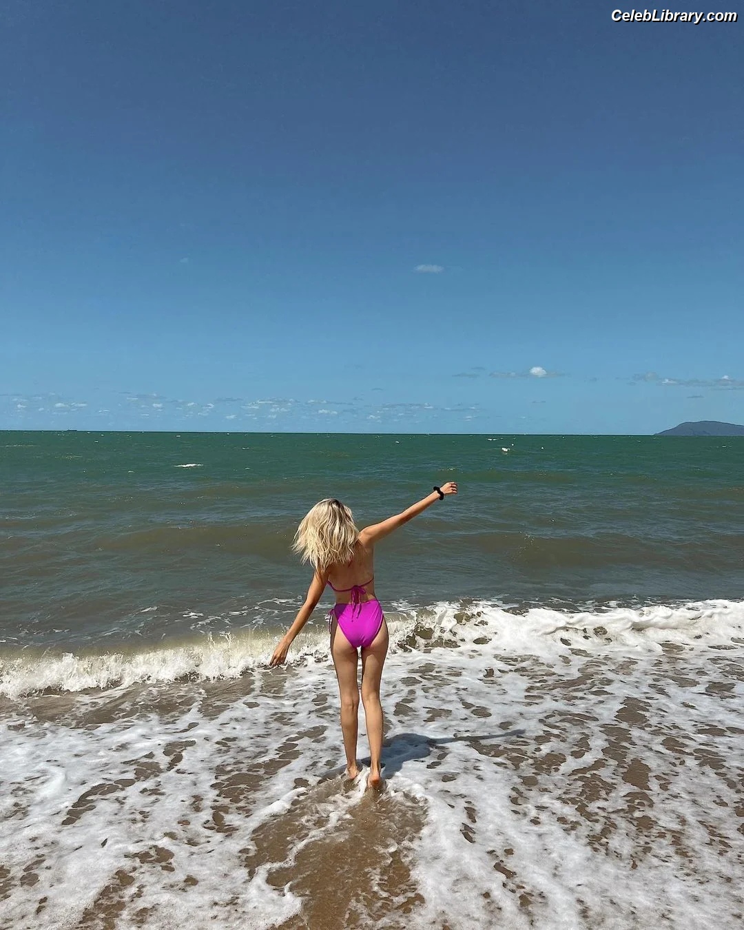 MacKenzie Porter photo 13 of 38