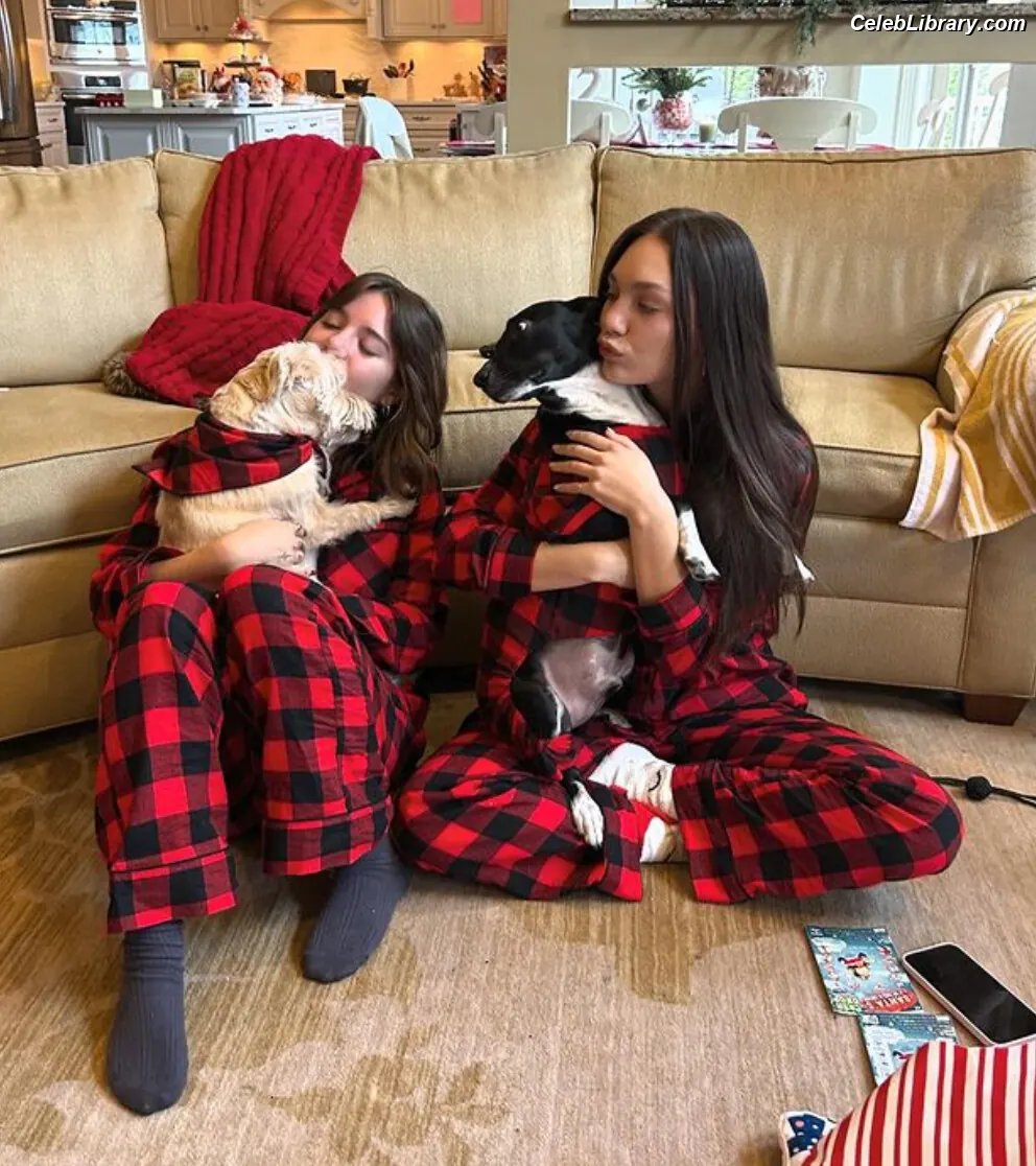 Mackenzie Ziegler photo 11 of 1166