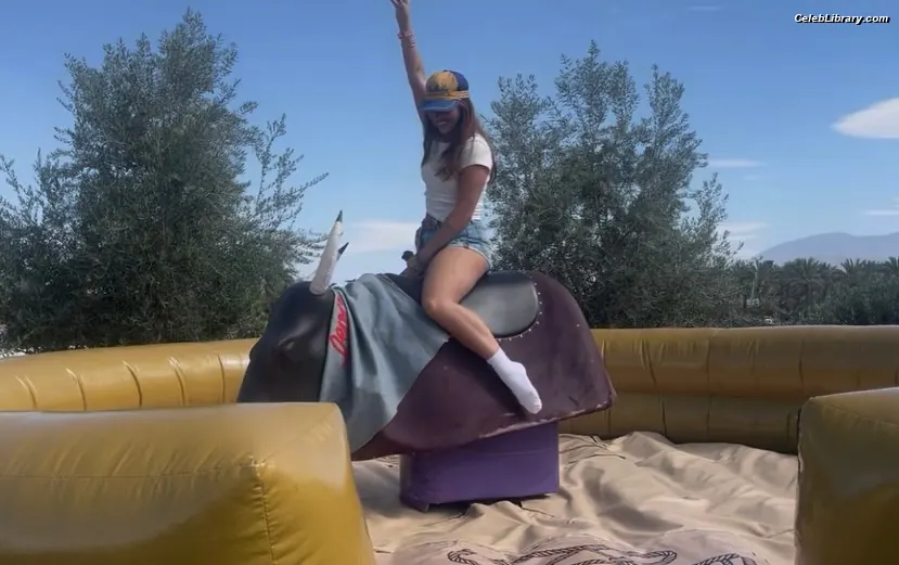 Mackenzie Ziegler photo 3 of 1166
