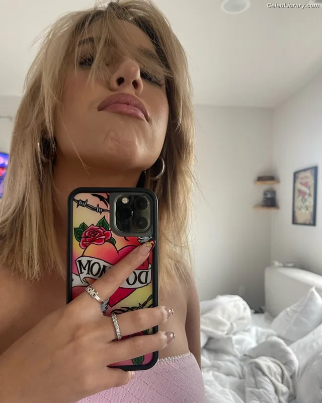 Mackenzie Ziegler photo 7 of 1167
