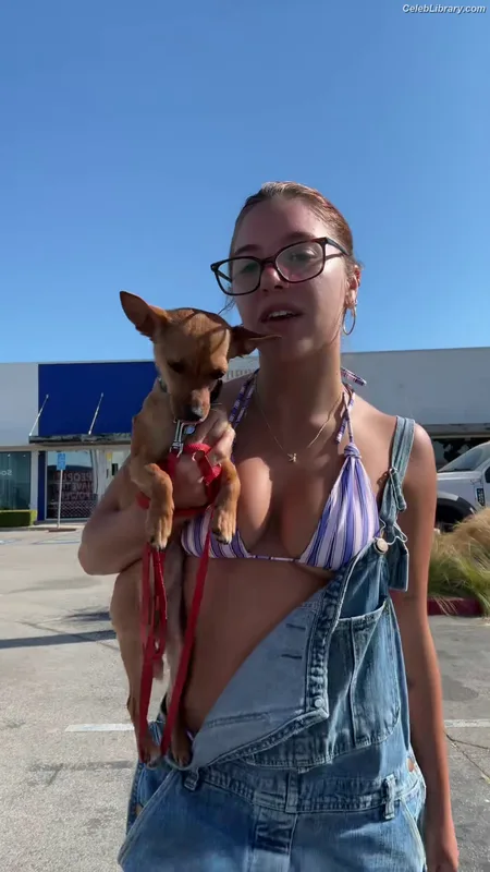 Mackenzie Ziegler photo 1 of 1167
