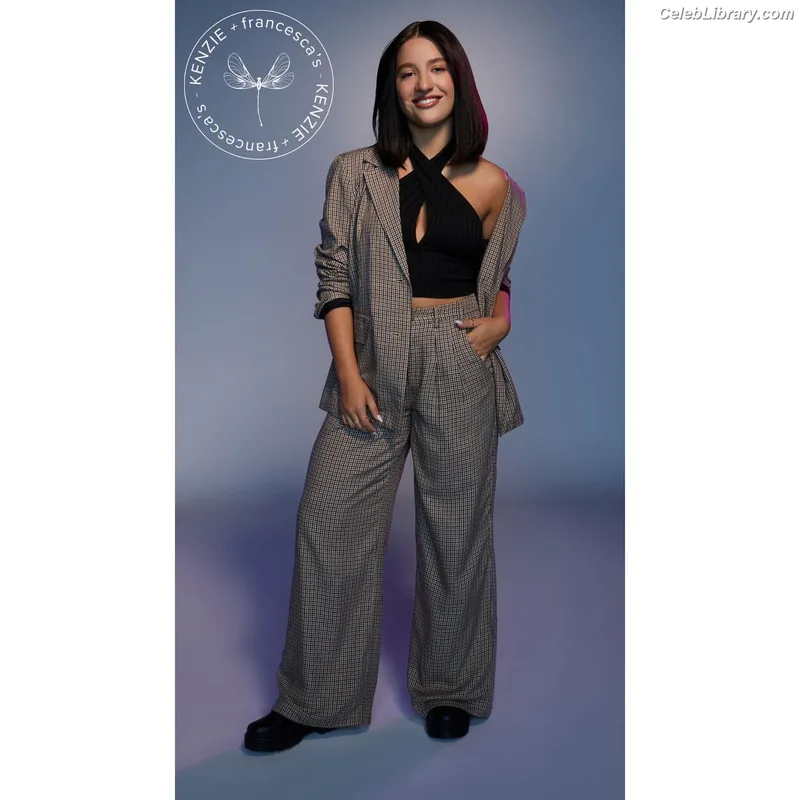 Mackenzie Ziegler photo 3 of 1167