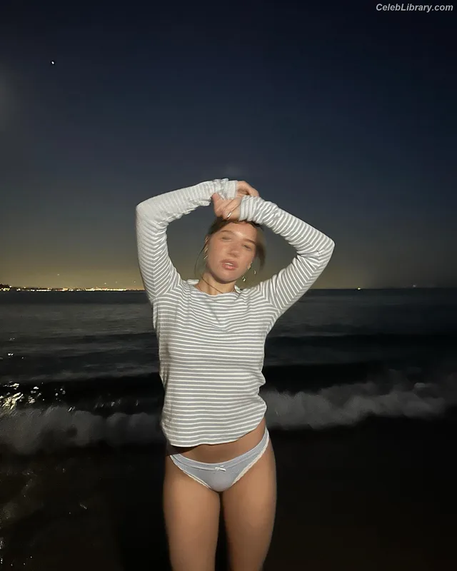 Mackenzie Ziegler photo 14 of 1167