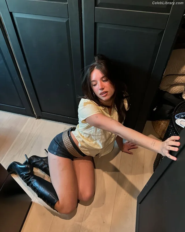 Mackenzie Ziegler photo 17 of 1167
