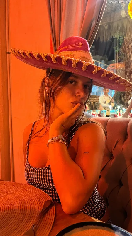 Mackenzie Ziegler photo 23 of 1167
