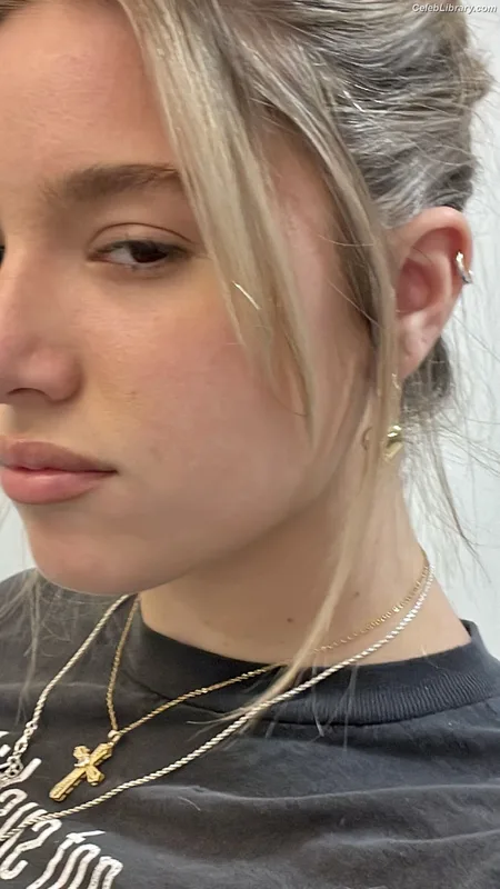 Mackenzie Ziegler photo 7 of 1167